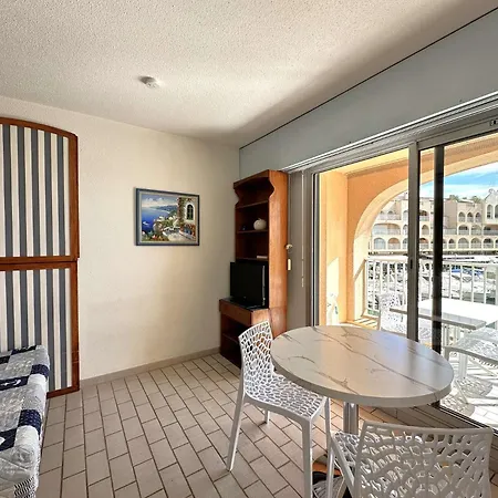 Appartement Hyedhi Pour 4 Personnes Avec Vue Sur Le Port D'hyères Hyères